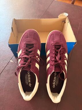 Adidas Gazelle burgundy Sneakers with White Stripes NWT
